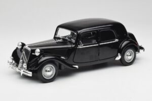 Citroen 15CV 6 Cyl Svart Maisto 1:18 31821 Metall