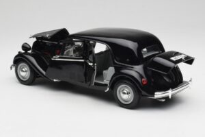 Citroen 15CV 6 Cyl Svart Maisto 1:18 31821 Metall — bild 5 av 8