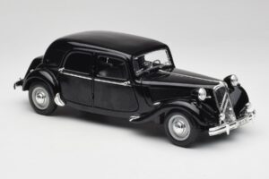 Citroen 15CV 6 Cyl Svart Maisto 1:18 31821 Metall — bild 6 av 8