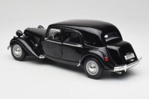 Citroen 15CV 6 Cyl Svart Maisto 1:18 31821 Metall — bild 7 av 8