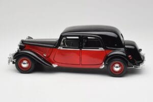 Citroen 15CV 6 Cyl Svart & Röd Valmy Maisto 1:18 56009 Metall — bild 4 av 8