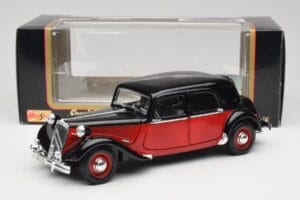 Citroen 15CV 6 Cyl Svart & Röd Valmy Maisto 1:18 56009 Metall — bild 8 av 8