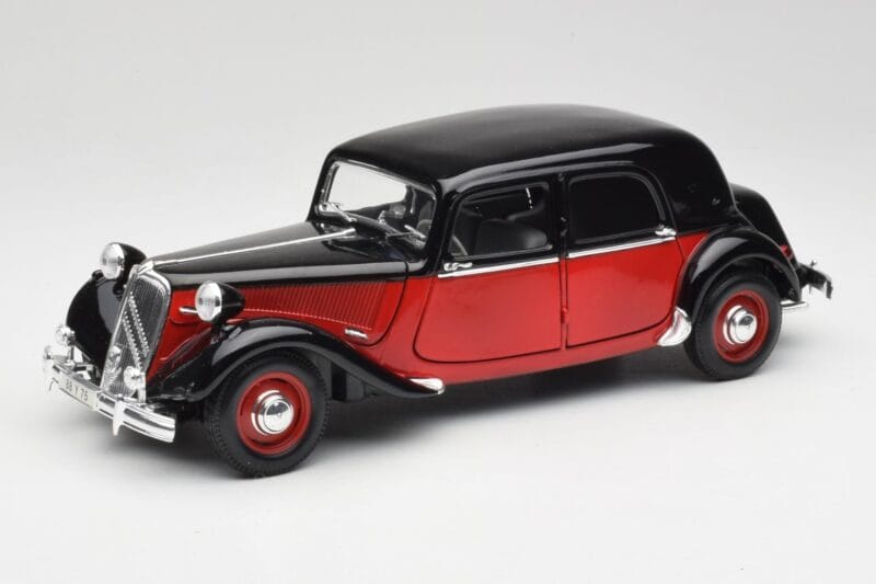 Citroen 15CV 6 Cyl Svart & Röd Valmy Maisto 1:18 56009 Metall