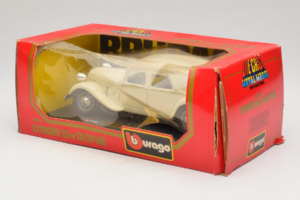 Citroen 15CV Traction Avant Beige Bburago 1:24 1501-B1 Metall — bild 3 av 3