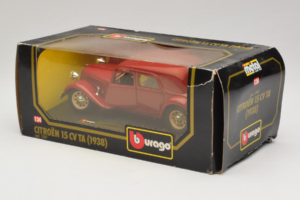 Citroen 15CV TA Röd Bburago 1:24 1501 Metall — bild 3 av 3