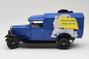 Citroen C4 F Pas de Pneus Trop Petit Blå Solido 1:18 151235-00 Metall — bild 4 av 8
