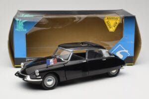 Citroen DS Presidentielle Grå Solido 1:18 8035 Metall — bild 8 av 8
