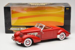 Cord 812 Cabriolet Röd American Muscle 1:18 32158 Metall — bild 8 av 8