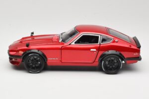 Datsun 240Z S30 Röd Maisto 1:18 32611 Metall — bild 4 av 8