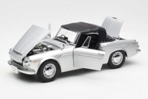 Datsun Fairlady 2000 SR311 Roadster Silver AUTOart 1:18 77432 Metall — bild 2 av 8