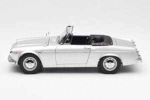 Datsun Fairlady 2000 SR311 Roadster Silver AUTOart 1:18 77432 Metall — bild 4 av 8