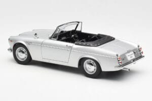 Datsun Fairlady 2000 SR311 Roadster Silver AUTOart 1:18 77432 Metall — bild 7 av 8