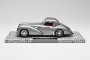 Delahaye Type 145 V12 Coupe Mullin Museum Minichamps 1:18 107116120 Metall — bild 3 av 6