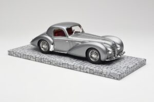 Delahaye Type 145 V12 Coupe Mullin Museum Minichamps 1:18 107116120 Metall — bild 6 av 6