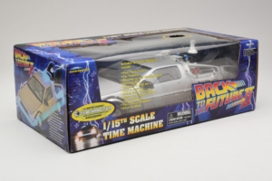 DeLorean DMC-12 Time Machine Back to the Future II Diamond 1:15 210123 Metall — bild 2 av 3