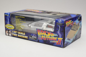 DeLorean DMC-12 Time Machine Back to the Future II Diamond 1:15 210123 Metall — bild 3 av 3
