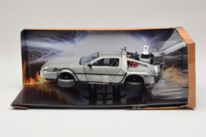 DeLorean DMC-12 Time Machine Back to the Future II Jada 1:24 253255021 Metall — bild 2 av 2