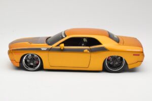 Dodge Challenger Concept Guld Maisto 1:18 31320 Metall — bild 4 av 8
