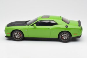 Dodge Challenger SRT Hellcat Grön GT Spirit 1:18 GT168 Resin — bild 3 av 6