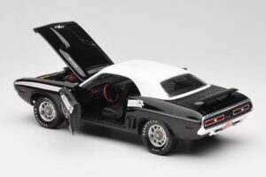 Dodge Challenger R/T Svart & Vit ERTL 1:18 36549 Metall — bild 5 av 8
