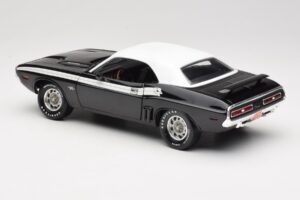 Dodge Challenger R/T Svart & Vit ERTL 1:18 36549 Metall — bild 7 av 8