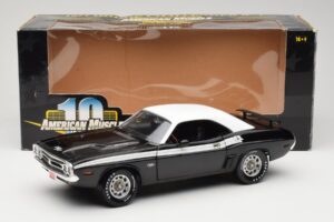 Dodge Challenger R/T Svart & Vit ERTL 1:18 36549 Metall — bild 8 av 8