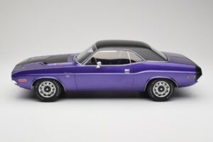 Dodge Challenger R/T Plum Crazy Otto 1:12 G083 Resin — bild 3 av 6