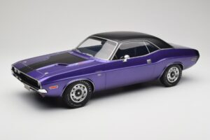Dodge Challenger R/T Plum Crazy Otto 1:12 G083 Resin