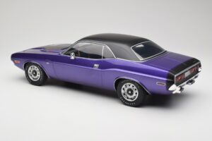 Dodge Challenger R/T Plum Crazy Otto 1:12 G083 Resin — bild 5 av 6