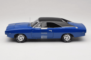 Dodge Charger Christine Filmwagen Auto World 1:18 AWSS111/06 Metall — bild 4 av 8