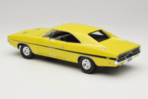 Dodge Charger R/T Gul Dirty Mary Crazy Larry Auto World 1:18 AWSS101/06 Metall — bild 7 av 8