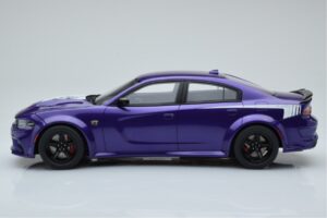 Dodge Charger Super Bee Lila GT Spirit 1:18 GT895 Resin — bild 3 av 6