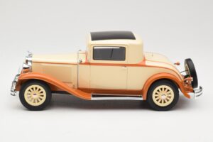 Dodge Eight DG Coupe Beige BoS Models 1:18 BOS289 Resin — bild 3 av 6