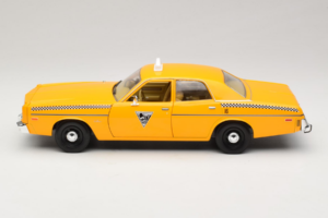 Dodge Monaco Taxi Rocky III GreenLight 1:18 19111 Metall — bild 4 av 8