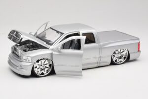 Dodge Ram Tuned Silver Jada 1:18 63162-SM Metall — bild 2 av 8