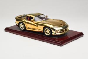 Dodge Viper GTS Gold Plated 23K Maisto 1:18 GP001 Metall — bild 6 av 8