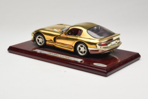 Dodge Viper GTS Gold Plated 23K Maisto 1:18 GP001 Metall — bild 7 av 8