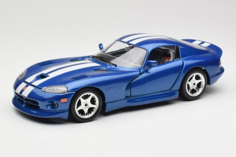 Dodge Viper GTS SR II Blå med Vita Ränder Bburago 1:18 3330 Metall