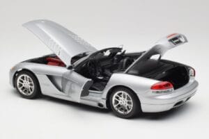 Dodge Viper SRT-10 Bright Silver Bburago 1:18 34908 Metall — bild 5 av 8