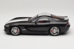 Dodge Viper SRT-10 Coupe Svart AUTOart 1:18 71712 Metall — bild 4 av 8