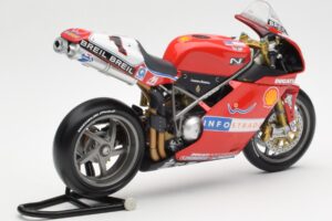 Ducati 998R WSB #1 T. Bayliss Ducati Infostrada 2002 Minichamps 1:12 122021201 Metall — bild 3 av 6