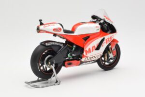 Ducati Desmosedici GP11 #8 H. Barbera Ducati MotoGP Team MotoGP 2011 Minichamps 1:12 123110008 Metall — bild 3 av 6
