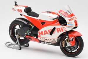 Ducati Desmosedici GP11 #8 H. Barbera Ducati MotoGP Team MotoGP 2011 Minichamps 1:12 123110008 Metall — bild 4 av 6