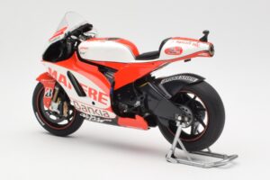 Ducati Desmosedici GP11 #8 H. Barbera Ducati MotoGP Team MotoGP 2011 Minichamps 1:12 123110008 Metall — bild 5 av 6