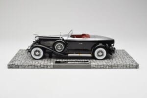Duesenberg Model J Torpedo Disappearing Top Convertible Coupe Silver Svart Minichamps 1:18 107150431 Resin — bild 3 av 6