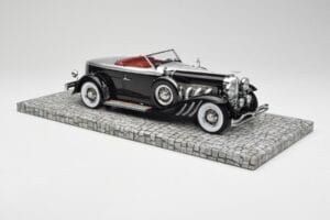 Duesenberg Model J Torpedo Disappearing Top Convertible Coupe Silver Svart Minichamps 1:18 107150431 Resin — bild 4 av 6