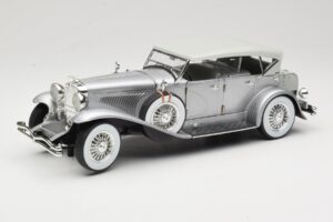 Duesenberg SJ Silver GreenLight 1:18 13525 Metall