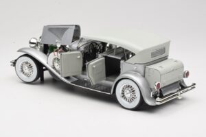 Duesenberg SJ Silver GreenLight 1:18 13525 Metall — bild 5 av 8