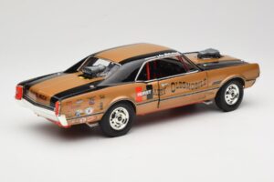 Oldsmobile 442 Hurst Hairy Olds Twin-Engine 4WD 1966 Highway 61 1:18 50089 Metall — bild 3 av 8