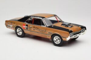 Oldsmobile 442 Hurst Hairy Olds Twin-Engine 4WD 1966 Highway 61 1:18 50089 Metall — bild 6 av 8